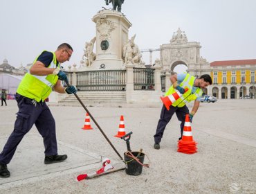 O que acontece por baixo das tampas de esgoto?